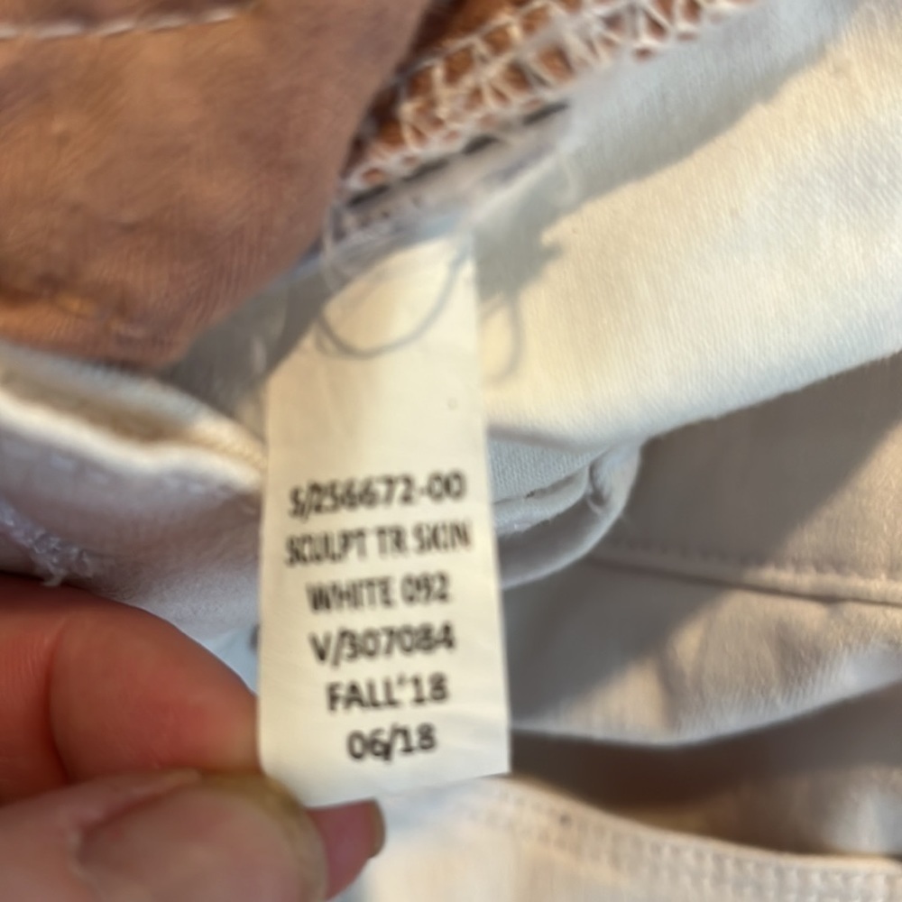 GAP true skinny jeans. White. Size 32 T (tall) - Picture 10 of 10